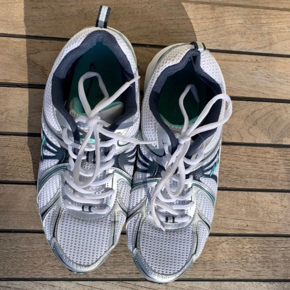 Woman sneakers - Picture 2 of 5